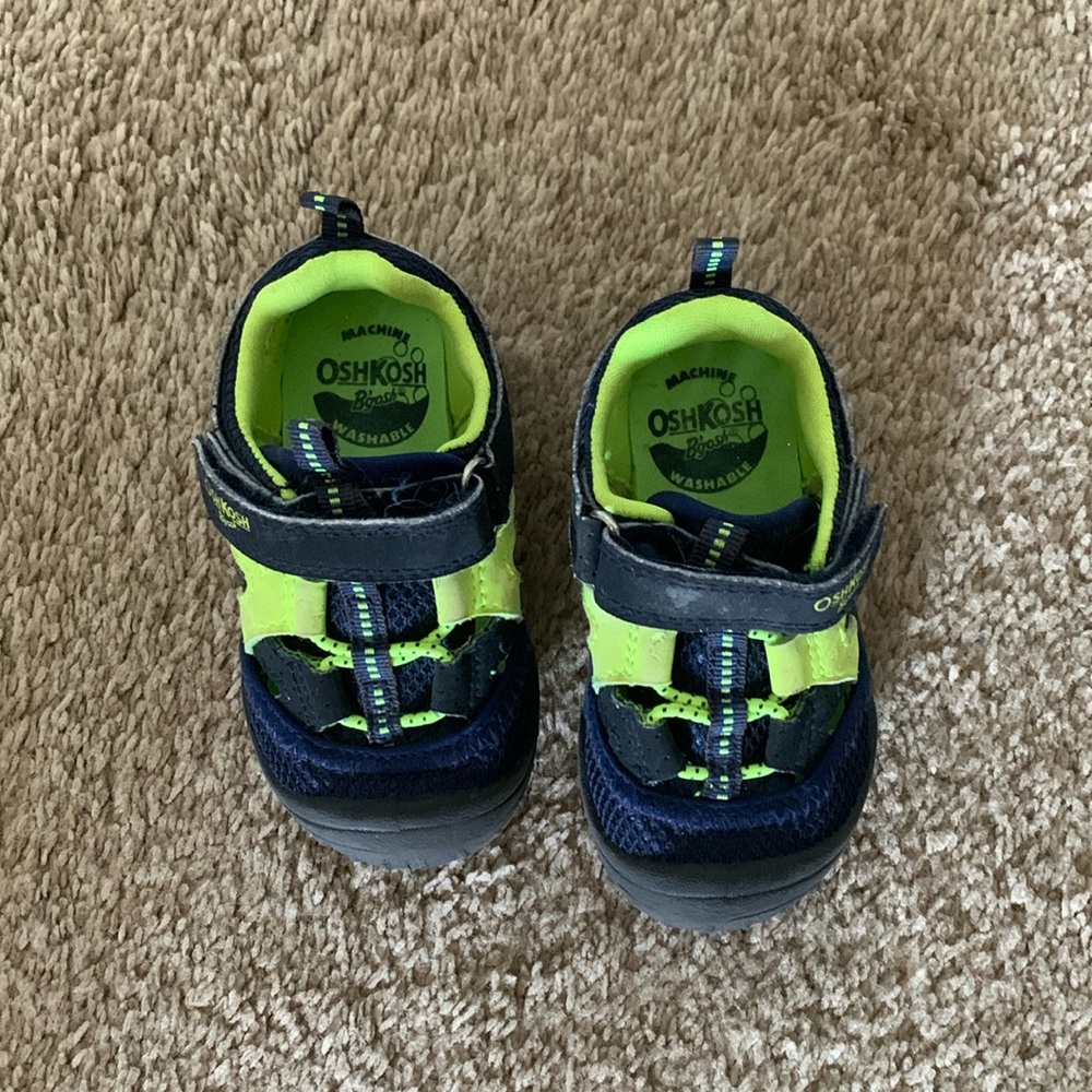 OshKosh B’Gosh size 6 blue and yellow sandals
